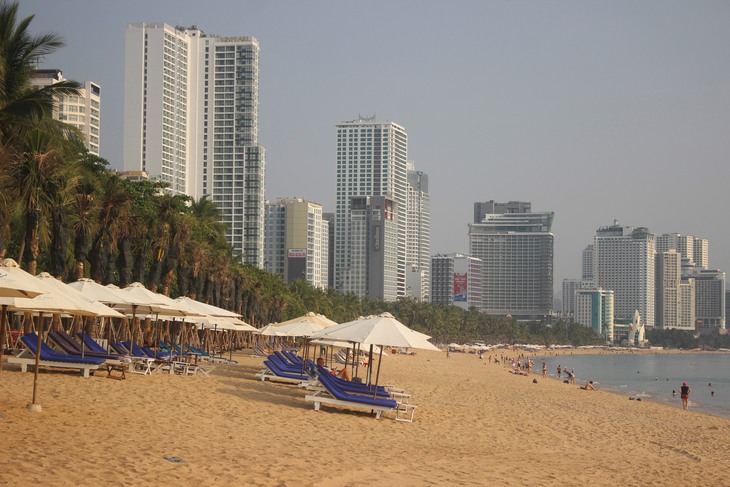 Sau tháo dỡ công trình chắn biển, bờ biển Nha Trang hiện ra sao?- Ảnh 10. Sau tháo dỡ công trình chắn biển, bờ biển Nha Trang hiện ra sao?- Ảnh 10.