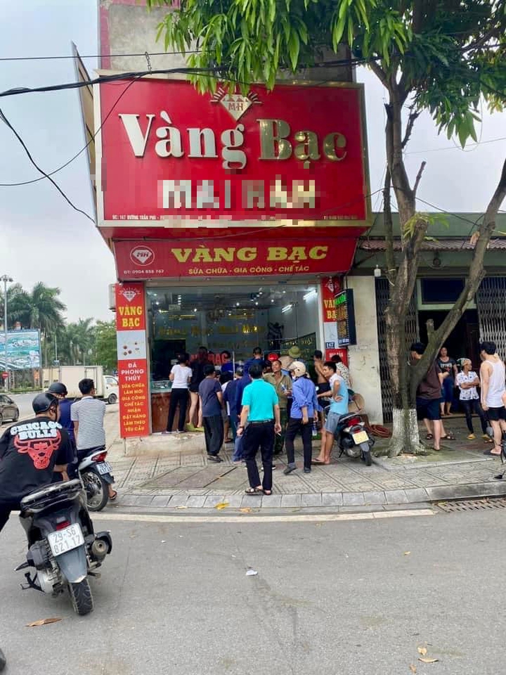 Người dân hợp sức bắt thanh niên cướp vàng tại Phú Thọ- Ảnh 1.