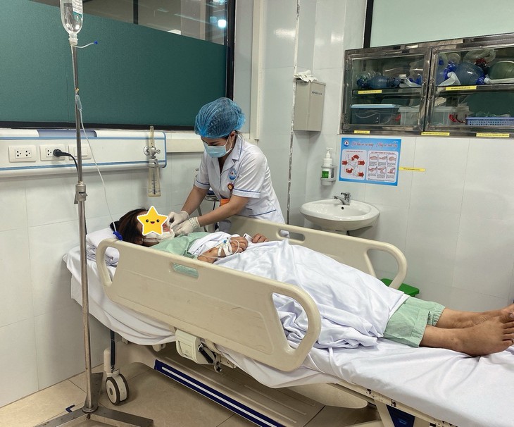 Vượt biển, xuyên đêm cấp cứu bệnh nhân tai nạn giao thông nguy kịch - Ảnh 2. Vượt biển, xuyên đêm cấp cứu bệnh nhân tai nạn giao thông nguy kịch - Ảnh 2.