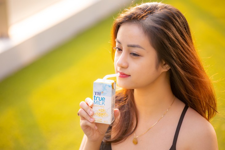 Bữa ăn nhẹ dinh dưỡng, tiện lợi từ sữa tươi và ngũ cốc cho các tín đồ healthy- Ảnh 1.