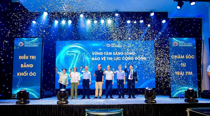 Chương trình kỷ niệm 7 năm thành lập Bệnh viện Mắt Hà Nội cơ sở 2 và tổng kết chiến dịch glôcôm đong đầy cảm xúc- Ảnh 1. Chương trình kỷ niệm 7 năm thành lập Bệnh viện Mắt Hà Nội cơ sở 2 và tổng kết chiến dịch glôcôm đong đầy cảm xúc- Ảnh 1.