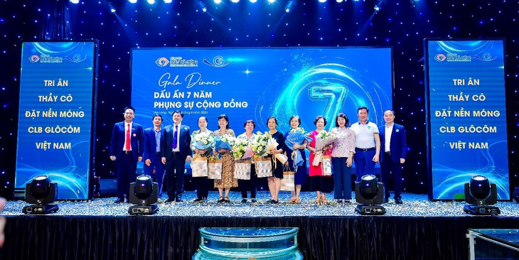 Chương trình kỷ niệm 7 năm thành lập Bệnh viện Mắt Hà Nội cơ sở 2 và tổng kết chiến dịch glôcôm đong đầy cảm xúc- Ảnh 2. Chương trình kỷ niệm 7 năm thành lập Bệnh viện Mắt Hà Nội cơ sở 2 và tổng kết chiến dịch glôcôm đong đầy cảm xúc- Ảnh 2.