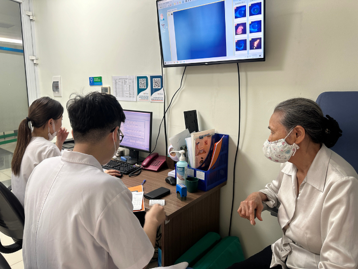 Nhiều bệnh nhân phát hiện mắc glôcôm tại chương trình khám tầm soát miễn phí của Bệnh viện Mắt Hà Nội cơ sở 2- Ảnh 3. Nhiều bệnh nhân phát hiện mắc glôcôm tại chương trình khám tầm soát miễn phí của Bệnh viện Mắt Hà Nội cơ sở 2- Ảnh 3.