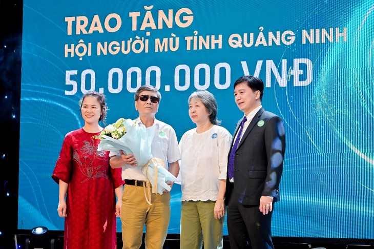 Chương trình kỷ niệm 7 năm thành lập Bệnh viện Mắt Hà Nội cơ sở 2 và tổng kết chiến dịch glôcôm đong đầy cảm xúc- Ảnh 4. Chương trình kỷ niệm 7 năm thành lập Bệnh viện Mắt Hà Nội cơ sở 2 và tổng kết chiến dịch glôcôm đong đầy cảm xúc- Ảnh 4.