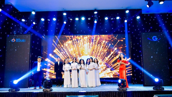 Chương trình kỷ niệm 7 năm thành lập Bệnh viện Mắt Hà Nội cơ sở 2 và tổng kết chiến dịch glôcôm đong đầy cảm xúc- Ảnh 5. Chương trình kỷ niệm 7 năm thành lập Bệnh viện Mắt Hà Nội cơ sở 2 và tổng kết chiến dịch glôcôm đong đầy cảm xúc- Ảnh 5.