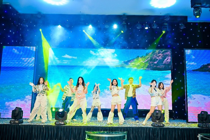 Chương trình kỷ niệm 7 năm thành lập Bệnh viện Mắt Hà Nội cơ sở 2 và tổng kết chiến dịch glôcôm đong đầy cảm xúc- Ảnh 7. Chương trình kỷ niệm 7 năm thành lập Bệnh viện Mắt Hà Nội cơ sở 2 và tổng kết chiến dịch glôcôm đong đầy cảm xúc- Ảnh 7.