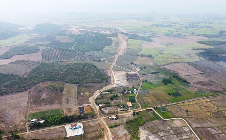 Bộ GTVT nói gì trước phản ánh cao tốc làm ảnh hưởng đất sản xuất nông nghiệp?- Ảnh 3. Bộ GTVT nói gì trước phản ánh cao tốc làm ảnh hưởng đất sản xuất nông nghiệp?- Ảnh 3.
