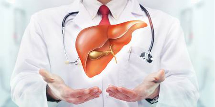 Nếu khối u máu gan phát triển đủ lớn đẩy vào cấu trúc gần đó trong bụng, nó có thể gây ra các triệu chứng báo hiệu cần điều trị.