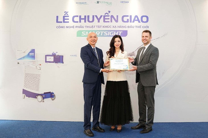 Mang công nghệ phẫu thuật tật khúc xạ bằng laser tiên tiến về Việt Nam- Ảnh 2.