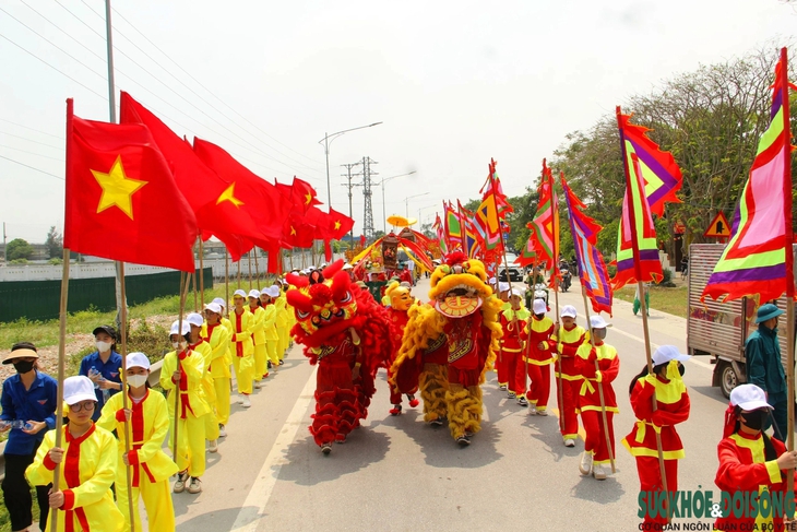 Ngư dân Cửa Lò tranh tài tại lễ hội cầu ngư truyền thống- Ảnh 1.