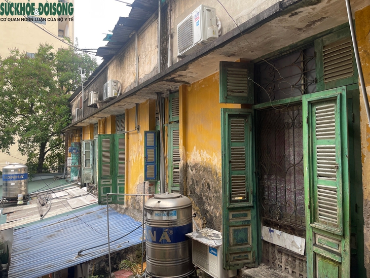 Cận cảnh tối tăm, xuống cấp khu tập thể 60 năm ở Hà Nội- Ảnh 2.