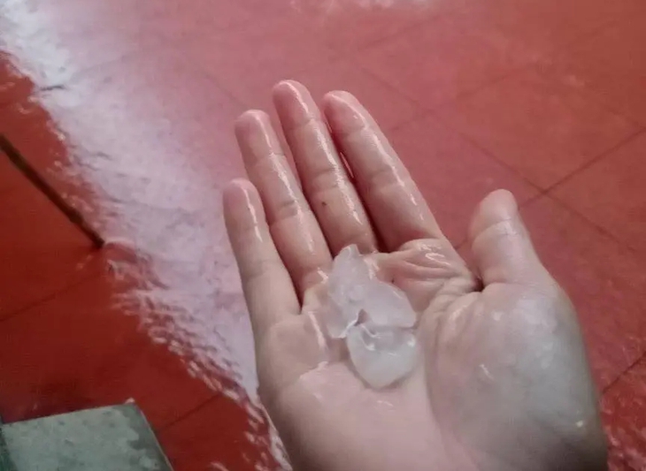 Hà Nội sắp mưa dông, khả năng có lốc sét và mưa đá- Ảnh 2.