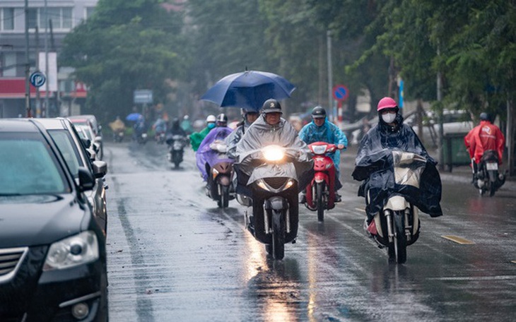 Hà Nội sắp mưa dông, khả năng có lốc sét và mưa đá