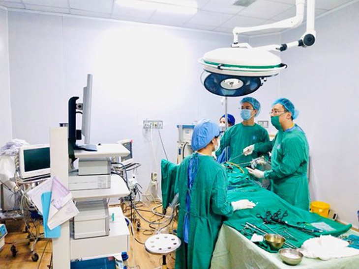 Bệnh viện Trẻ em Hải Phòng phẫu thuật nội soi điều trị thoát vị cơ hoành bẩm sinh hiếm gặp cho bệnh nhi 16 tháng tuổi- Ảnh 1.