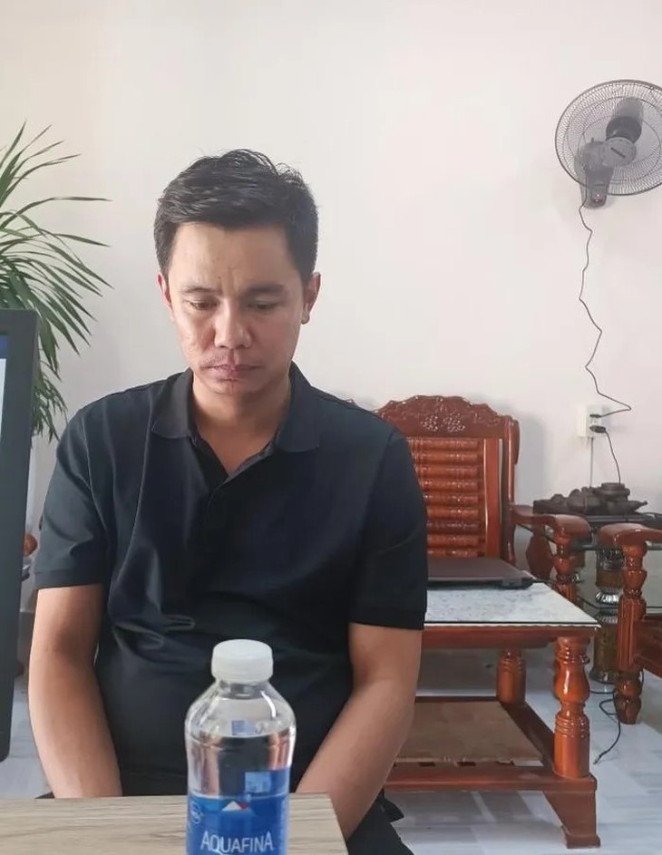 Nhóm đối tượng mang kiếm vào nhà chém người trọng thương đối diện với tội gì?- Ảnh 2.