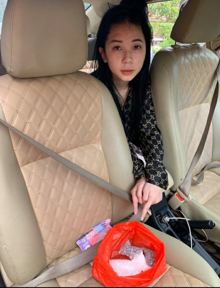 Bắt thiếu nữ xinh đẹp chuyên thuê taxi đi bán ma túy ở Hà Nội- Ảnh 1. Bắt thiếu nữ xinh đẹp chuyên thuê taxi đi bán ma túy ở Hà Nội- Ảnh 1.