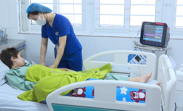 Nhiều kỹ thuật hồi sức tiên tiến nhất giúp cô gái 26 tuổi thoát 'cửa tử'- Ảnh 1.