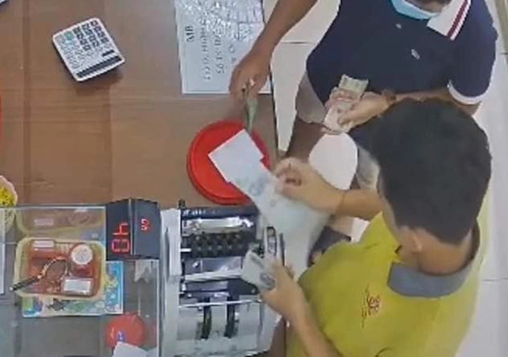 Liên tiếp xảy ra các vụ cướp vàng, chủ cửa hàng vàng cần lưu ý gì?- Ảnh 2.