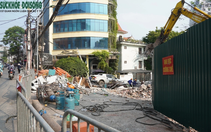 Cận cảnh khu vực khiến đoạn đường 1km chậm tiến độ 3 năm ở Hà Nội