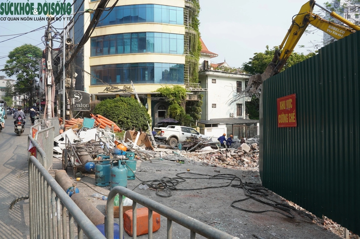 Cận cảnh khu vực khiến đoạn đường 1km chậm tiến độ 3 năm ở Hà Nội- Ảnh 3. Cận cảnh khu vực khiến đoạn đường 1km chậm tiến độ 3 năm ở Hà Nội- Ảnh 3.