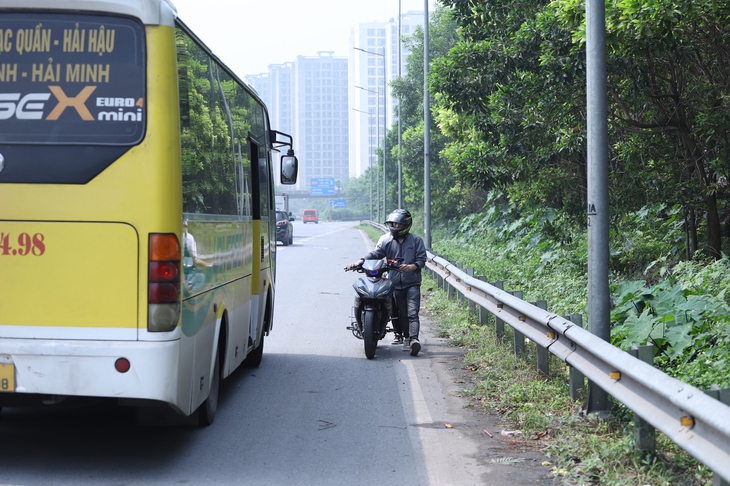 Hà Nội xử lý 7/33 điểm đen ùn tắc trong 5 tháng đầu năm- Ảnh 3. Hà Nội xử lý 7/33 điểm đen ùn tắc trong 5 tháng đầu năm- Ảnh 3.