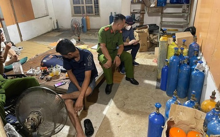 Triệt phá "tổng kho" tập kết 270 bình khí cười