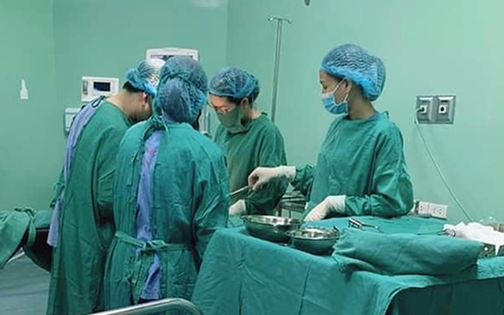 Cứu sống sản phụ nguy kịch do vỡ khối thai ngoài tử cung- Ảnh 1.