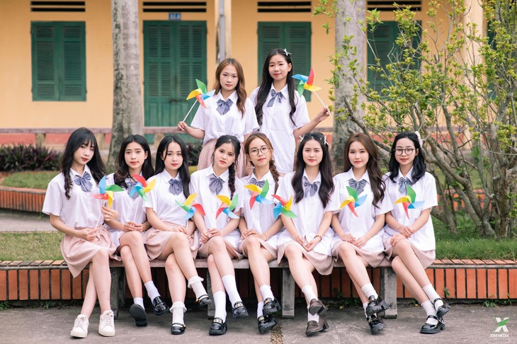 Học sinh miệt mài ôn thi xuyên lễ 30/4 - 1/5- Ảnh 1.