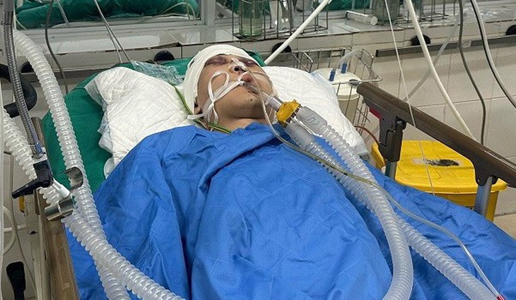 Sống nương nhờ ông bà ngoại già yếu, nam sinh mồ côi gặp tai nạn giao thông cần sự cứu giúp- Ảnh 1. Sống nương nhờ ông bà ngoại già yếu, nam sinh mồ côi gặp tai nạn giao thông cần sự cứu giúp- Ảnh 1.