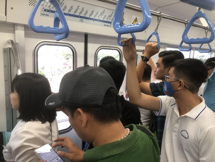 Tàu metro số 1 chạy thử nghiệm nhân dịp kỷ niệm 49 năm Ngày giải phóng Miền Nam- Ảnh 7. Tàu metro số 1 chạy thử nghiệm nhân dịp kỷ niệm 49 năm Ngày giải phóng Miền Nam- Ảnh 7.