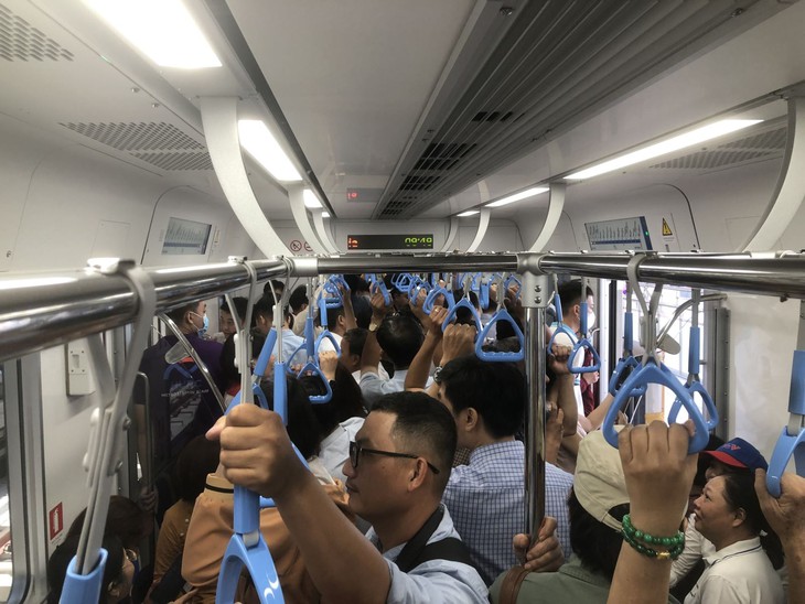 Tàu metro số 1 chạy thử nghiệm nhân dịp kỷ niệm 49 năm Ngày giải phóng Miền Nam- Ảnh 6. Tàu metro số 1 chạy thử nghiệm nhân dịp kỷ niệm 49 năm Ngày giải phóng Miền Nam- Ảnh 6.