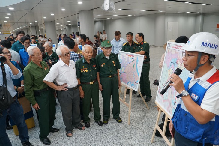 Tàu metro số 1 chạy thử nghiệm nhân dịp kỷ niệm 49 năm Ngày giải phóng Miền Nam- Ảnh 2. Tàu metro số 1 chạy thử nghiệm nhân dịp kỷ niệm 49 năm Ngày giải phóng Miền Nam- Ảnh 2.