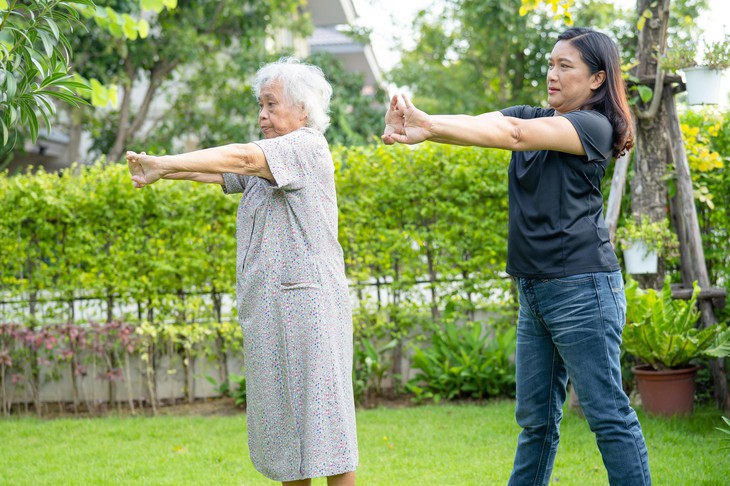 Mẹo tăng sức đề kháng cho người cao tuổi khi giao mùa- Ảnh 2. Mẹo tăng sức đề kháng cho người cao tuổi khi giao mùa- Ảnh 2.