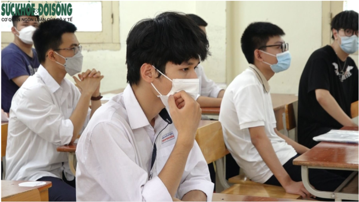 Học sinh miệt mài ôn thi xuyên lễ 30/4 - 1/5- Ảnh 2.