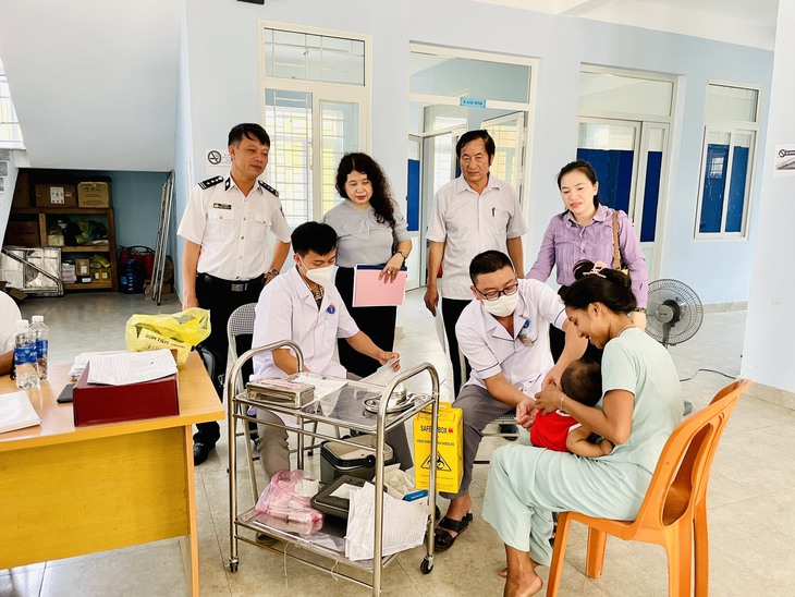 Quảng Bình đẩy mạnh công tác tiêm chủng mở rộng- Ảnh 1.