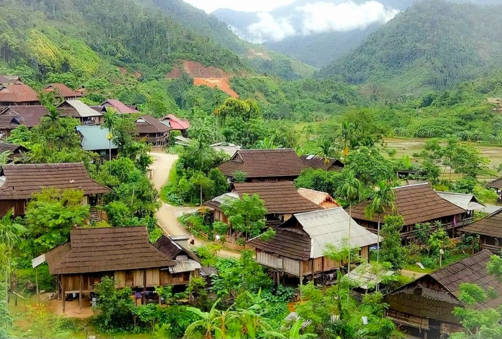Làng Thái cổ Mường Đán (Long Thắng), xã Hạnh Dịch, huyện Quế Phong. Ảnh: Hà Huy.