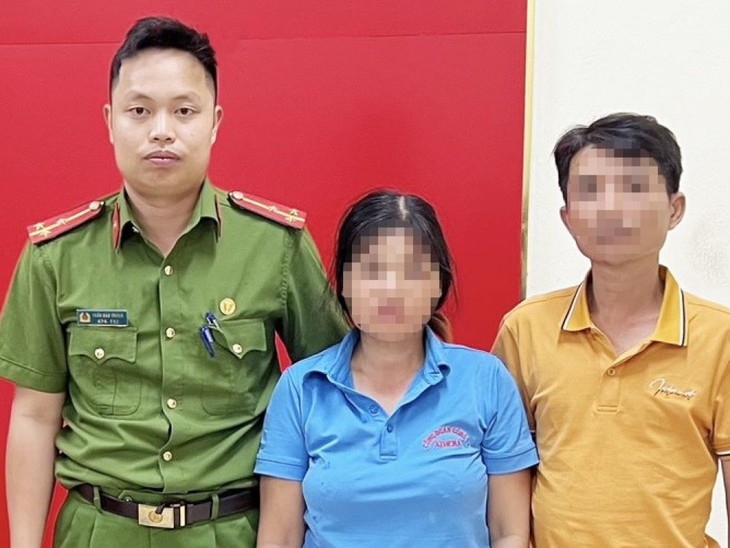 Công an giúp người phụ nữ về nhà sau khi đi lạc gần 300 km- Ảnh 1.