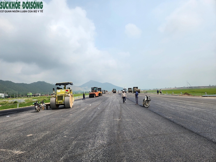 Di chuyển từ Vinh - Hà Nội còn hơn 3 giờ khi thông xe cao tốc Bắc Nam- Ảnh 2. Di chuyển từ Vinh - Hà Nội còn hơn 3 giờ khi thông xe cao tốc Bắc Nam- Ảnh 2.