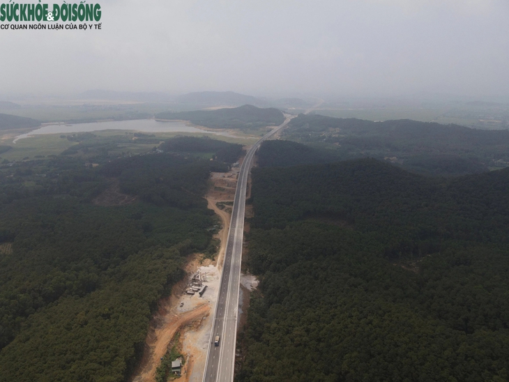 Di chuyển từ Vinh - Hà Nội còn hơn 3 giờ khi thông xe cao tốc Bắc Nam- Ảnh 6. Di chuyển từ Vinh - Hà Nội còn hơn 3 giờ khi thông xe cao tốc Bắc Nam- Ảnh 6.
