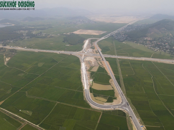 Di chuyển từ Vinh - Hà Nội còn hơn 3 giờ khi thông xe cao tốc Bắc Nam- Ảnh 7. Di chuyển từ Vinh - Hà Nội còn hơn 3 giờ khi thông xe cao tốc Bắc Nam- Ảnh 7.