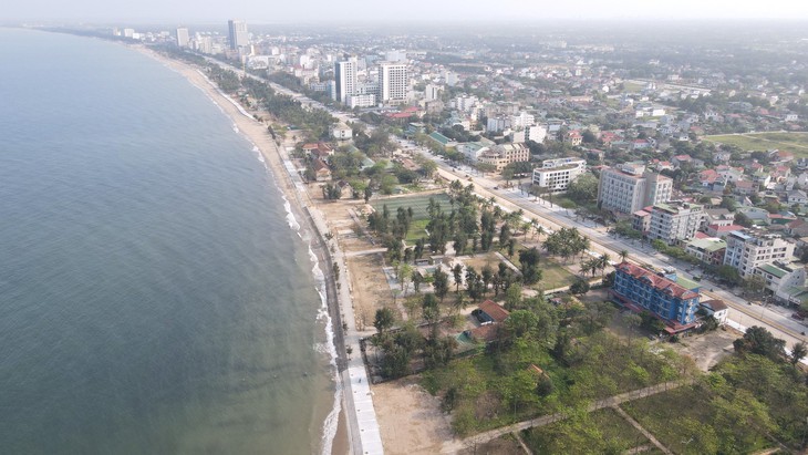 Phố biển Cửa Lò 'khoác áo mới' trước mùa du lịch- Ảnh 1.