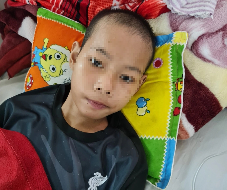 Lọc máu liên tục, thay huyết tương cứu sống cháu bé 12 tuổi nguy kịch- Ảnh 2. Lọc máu liên tục, thay huyết tương cứu sống cháu bé 12 tuổi nguy kịch- Ảnh 2.