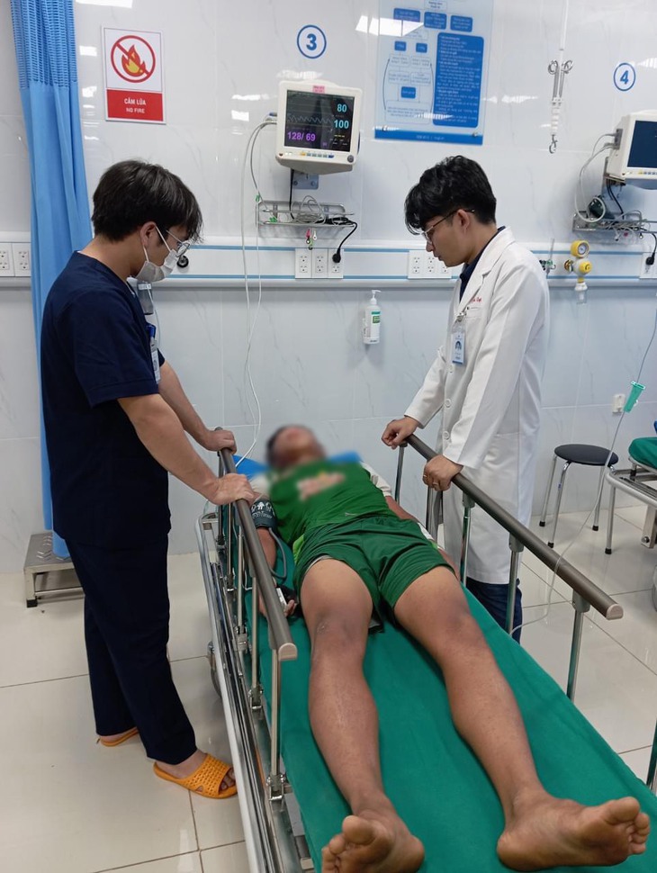 Sốc phản vệ khi ngậm kẹo trị ho, một học sinh phải đi cấp cứu- Ảnh 1. Sốc phản vệ khi ngậm kẹo trị ho, một học sinh phải đi cấp cứu- Ảnh 1.