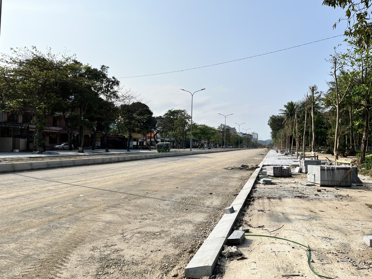 Phố biển Cửa Lò 'khoác áo mới' trước mùa du lịch- Ảnh 5.