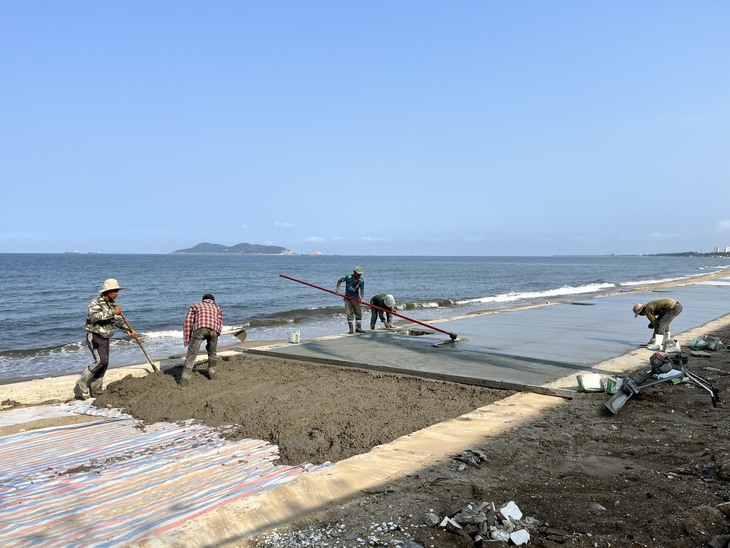 Phố biển Cửa Lò 'khoác áo mới' trước mùa du lịch- Ảnh 3.