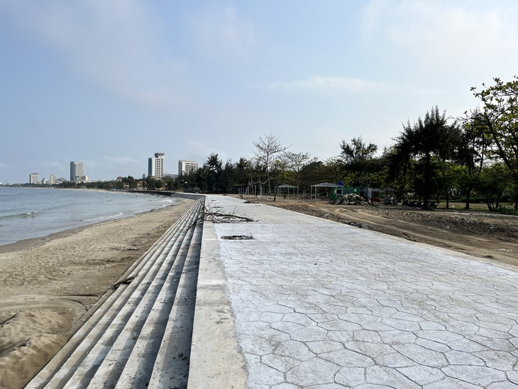 Phố biển Cửa Lò 'khoác áo mới' trước mùa du lịch- Ảnh 4.