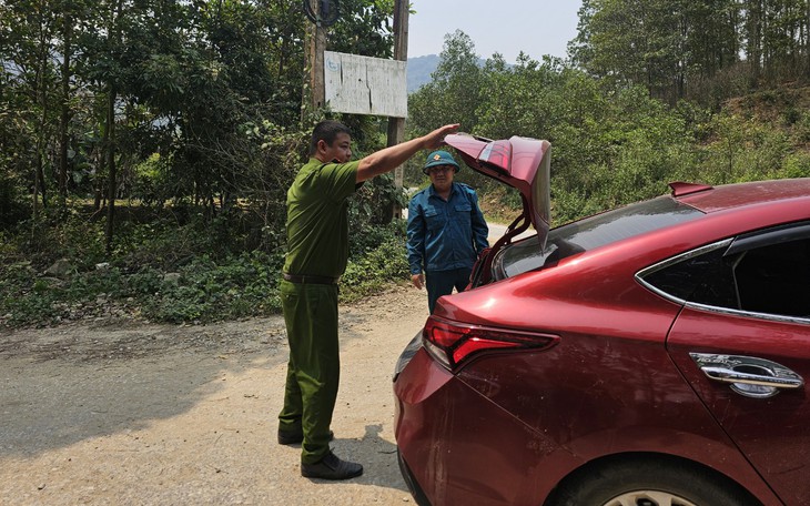 Hơn 400 cảnh sát phong tỏa rừng sến, vây bắt phạm nhân vượt ngục