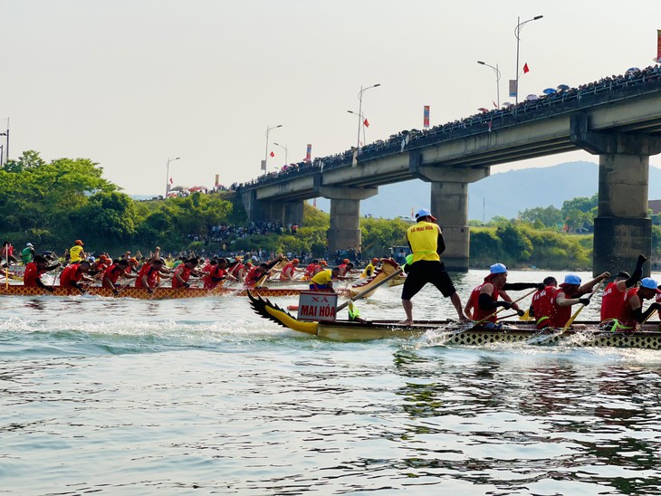 Hơn 500 tay đua tranh tài trên sông Gianh- Ảnh 6. Hơn 500 tay đua tranh tài trên sông Gianh- Ảnh 6.