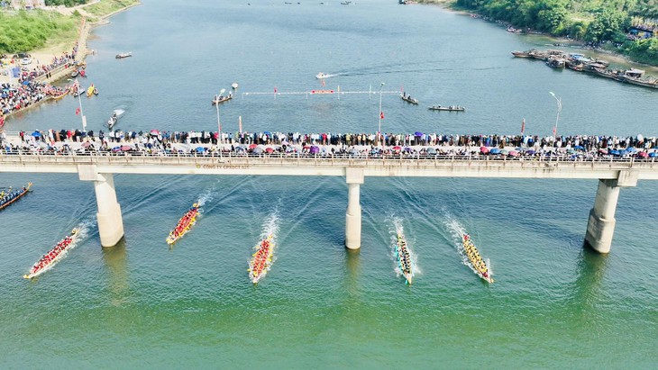 Hơn 500 tay đua tranh tài trên sông Gianh- Ảnh 3. Hơn 500 tay đua tranh tài trên sông Gianh- Ảnh 3.