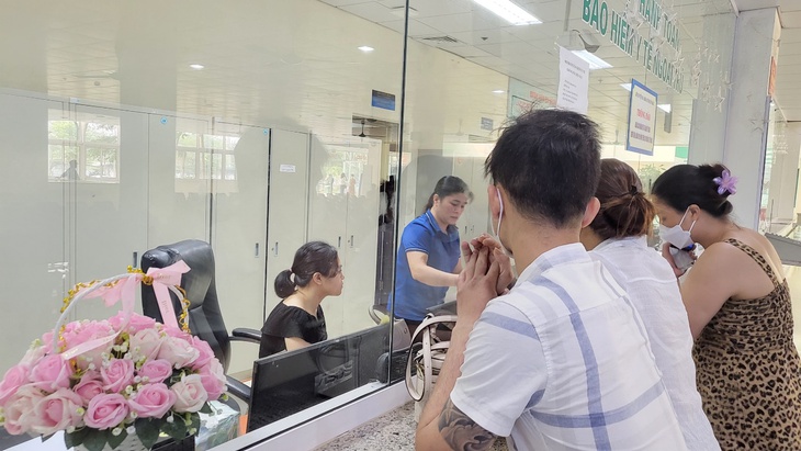 Ngày lễ 30/4 - 1/5 không nghỉ của thầy thuốc- Ảnh 1.
